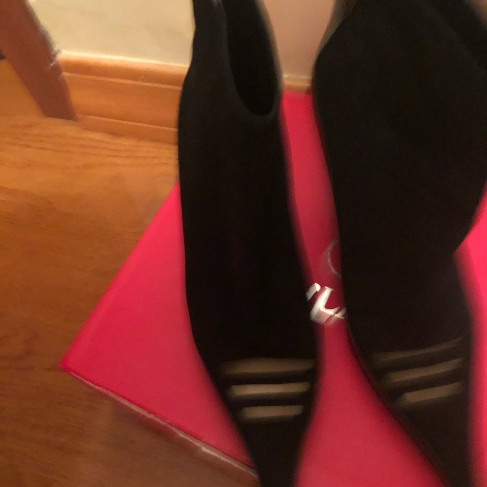 Very elegant suede Italian booties